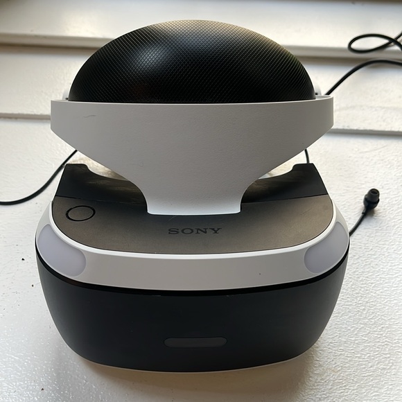 Sony • Playstation (PS) VR virtual game headset - Picture 4 of 9